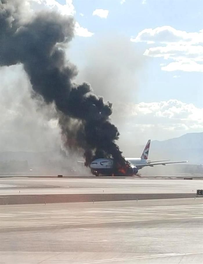 Avião comercial pega fogo antes de decolar de aeroporto de Las Vegas