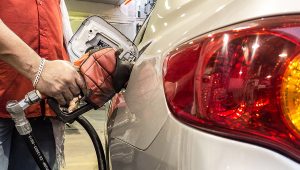 Nos últimos 12 meses, o preço da gasolina subiu quase 50%, segundo o IBGE