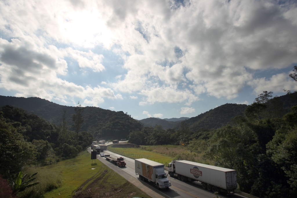 Rodovia Da Morte Duplicada Ap S D Cadas De Trag Dias Jovem Pan