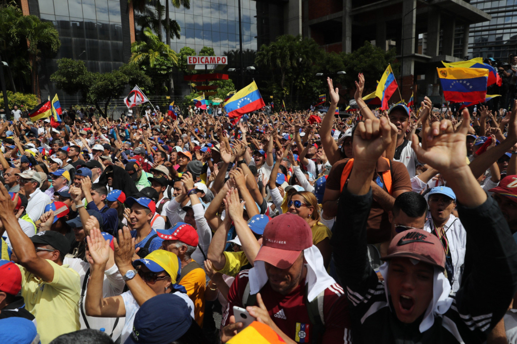 Multidão toma as ruas de cidades da Venezuela em protestos contra