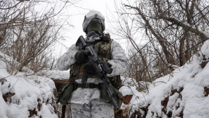 Soldado ucraniano na linha de frente