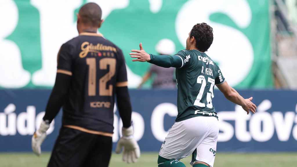 Veiga marca de pênalti e garante vitória do Palmeiras contra o Santo