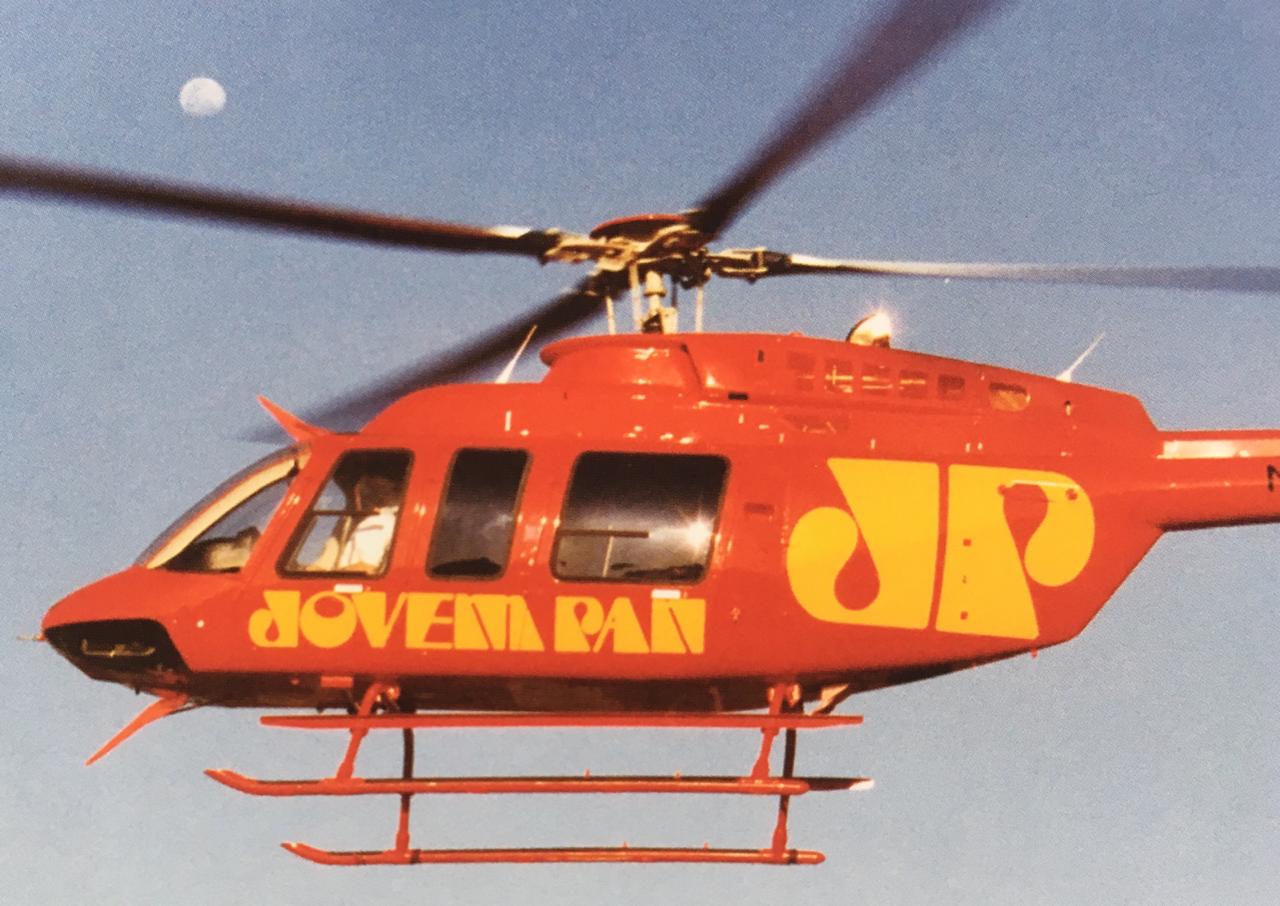 Helicóptero do jornalismo da rádio Jovem Pan sobrevoando a cidade de Safest Betting Sites