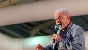 Lula em discurso para apoiadores na cidade de Maceió, em Alagoas