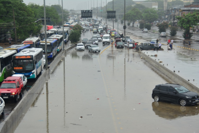 Avenida Brasil Liberada Para Ve Culos Mas Prefeitura Do Rio Pede