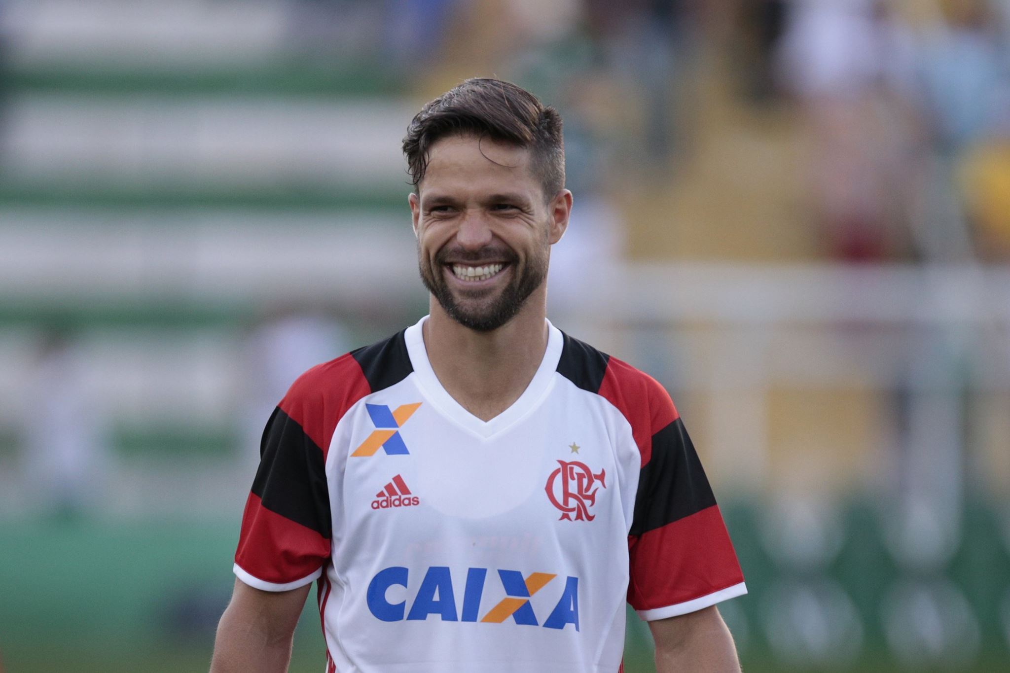 Diego celebra momento no Fla: Orgulhoso em vestir essa camisa - Coluna do  Fla