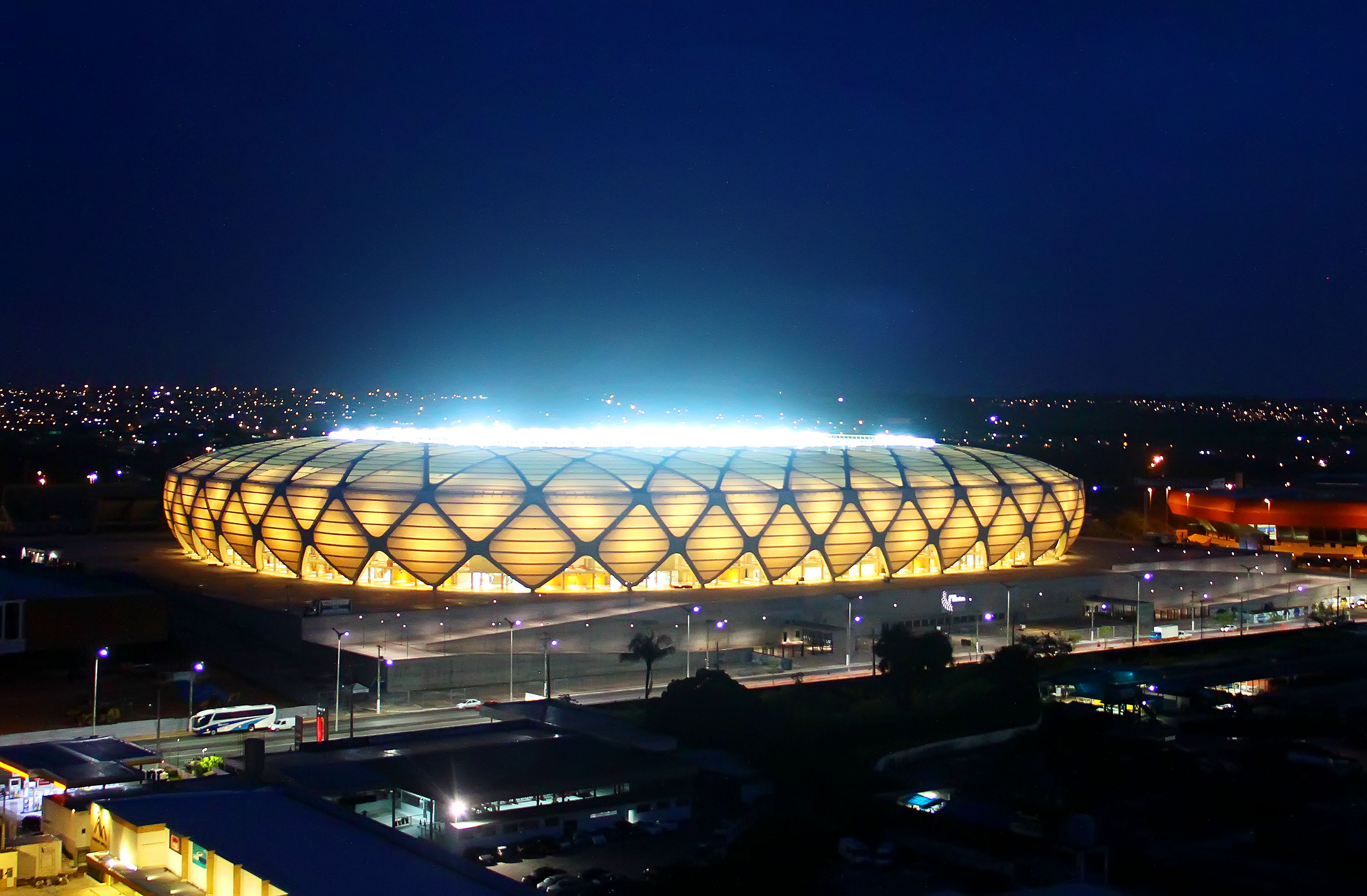 Governo usa lâmpadas emprestadas na Arena da Amazônia para jogo do