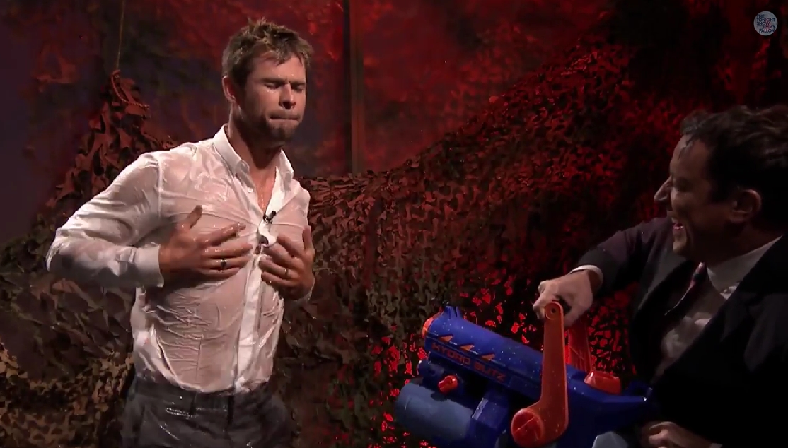 Chris hemsworth sem camisa