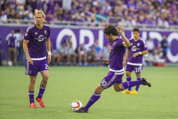 Suspenso, Kaká assiste jogo do Orlando City no meio da torcida - Gazeta  Esportiva