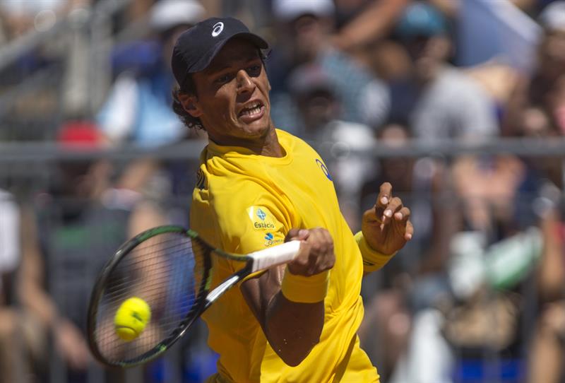 Após 11h05min, John Isner triunfa no jogo mais longo da história do tênis