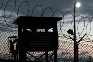 EUA libertam 11 prisioneiros de Guantánamo em repatriação para Omã