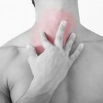 Ardência persistente no peito é sinal de alerta para refluxo