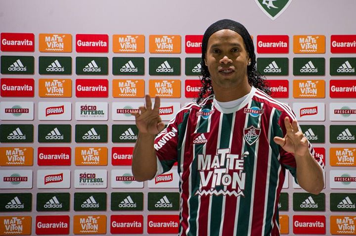 Ronaldinho, por favor, se aposente enquanto ainda há tempo