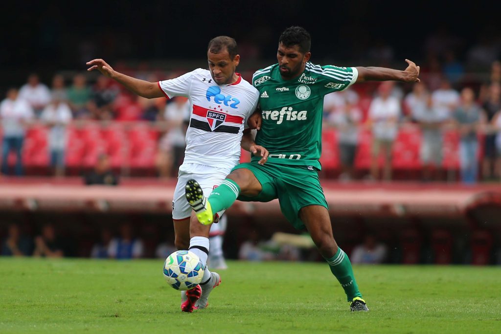 Rogério erra, Palmeiras marca no fim e empata clássico com ...