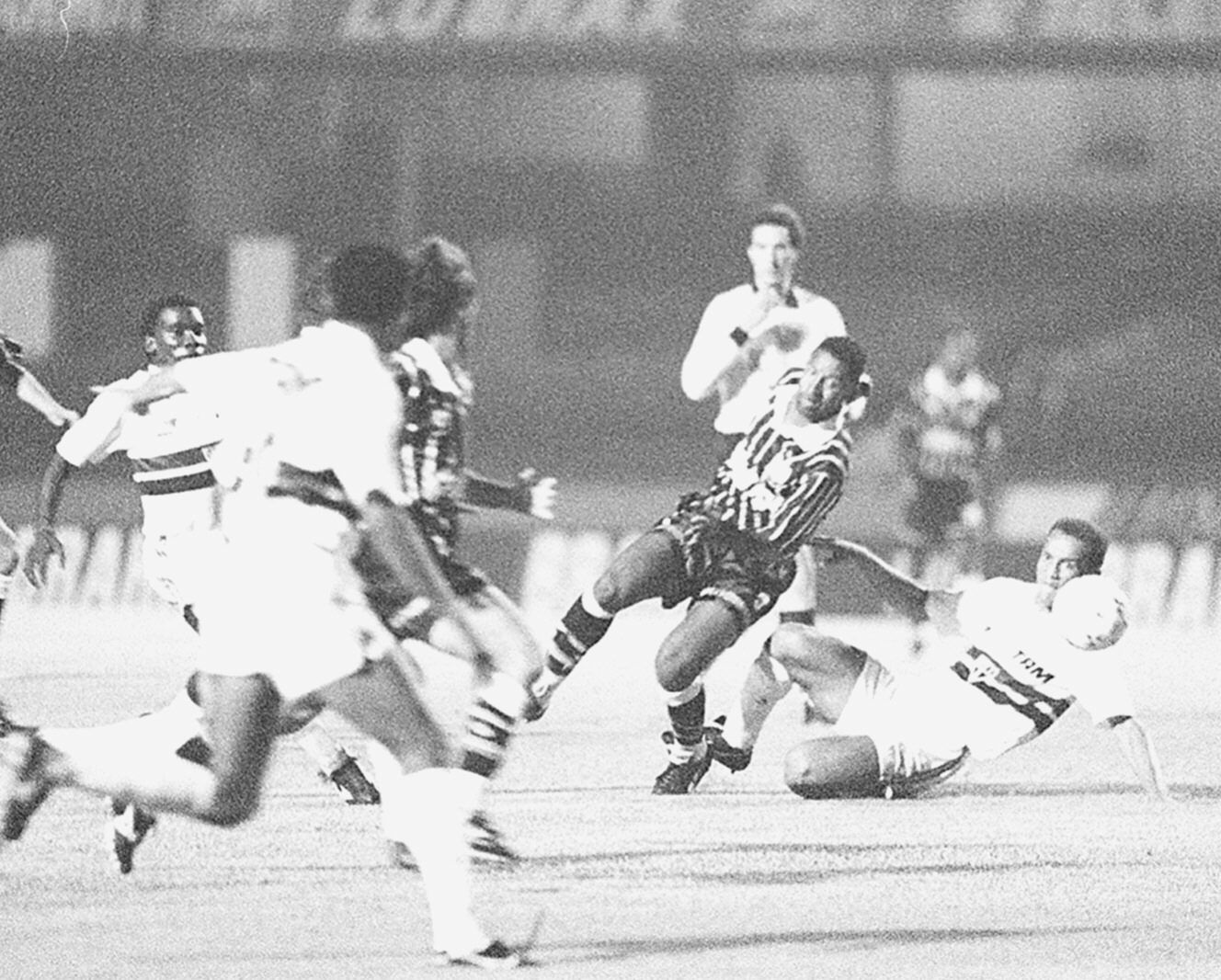 Loja do Parque São Jorge protesta pela falta de camisas oficiais do  Corinthians, corinthians