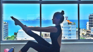 Que flexibilidade! Bárbara Evans divulga foto de aula de pilates