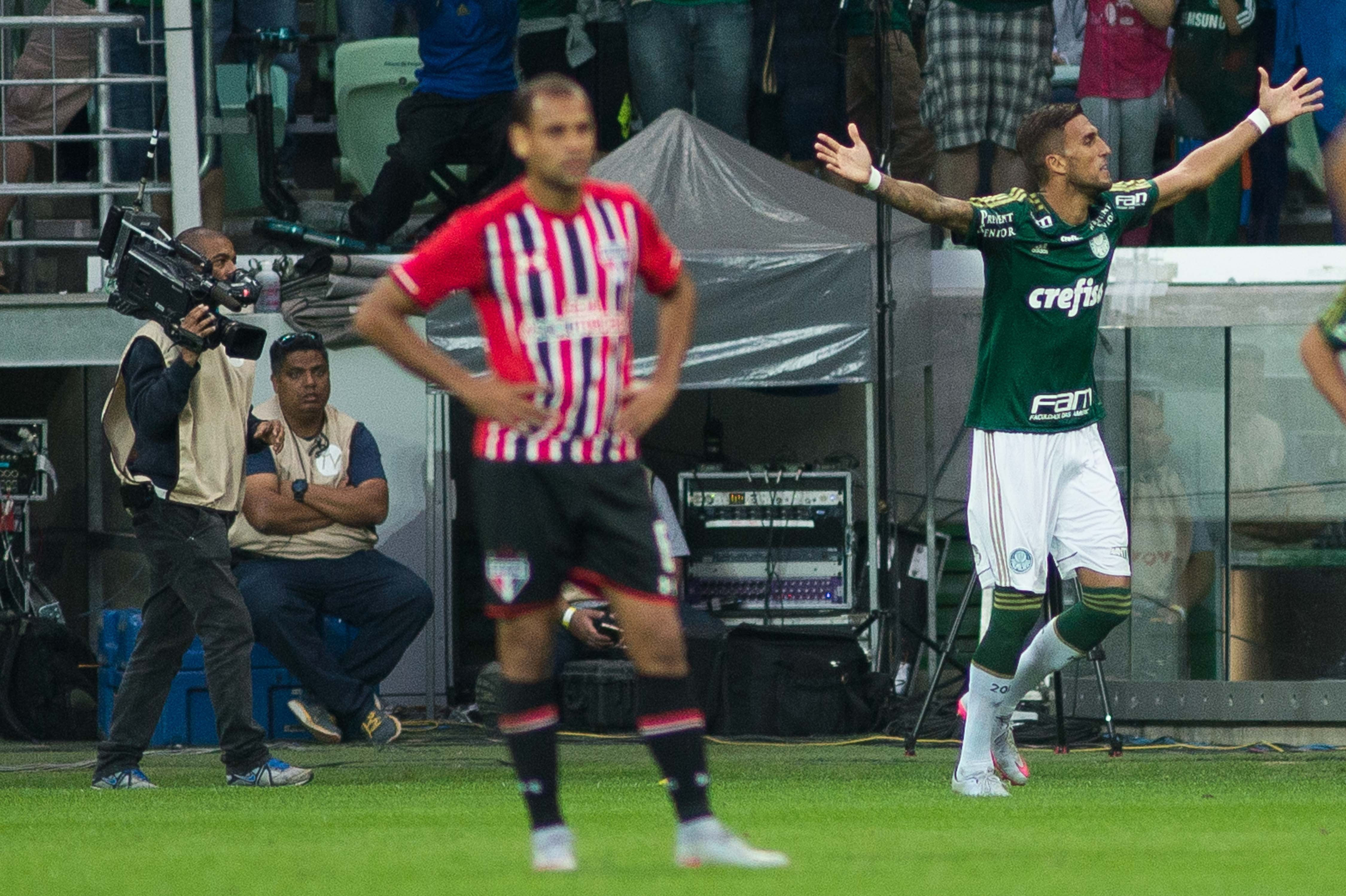 Palmeiras atropela São Paulo, faz 4 a 0, e é campeão paulista