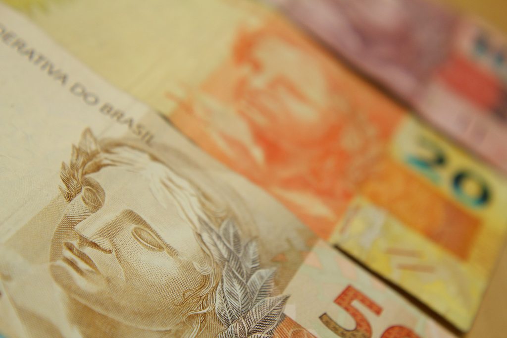Auxílio Brasil de R$ 400 começa a ser pago nesta sexta; confira o calendário