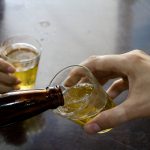 Converse com seu filho adolescente sobre o consumo de bebidas alcoólicas