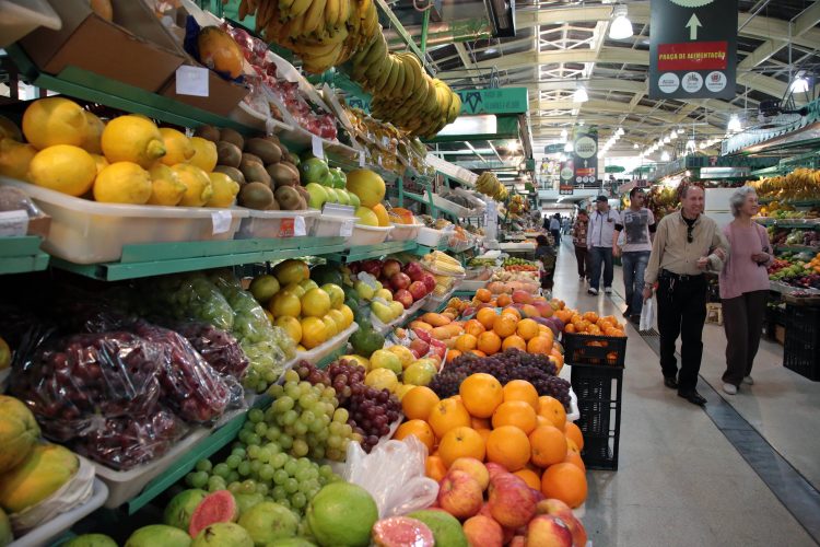 Fruta em exposição em um mercado