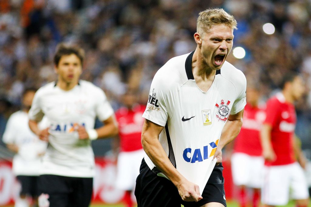 SAO PAULO - SP - 21/11/2016 - BRASILEIRO A 2016/CORINTHIANS X INTERNACIONAL  - Marlone do Corinthians comemora seu gol durante partida contra o  Internacional pelo Campeonato Brasileiro A 2016 na Arena Corinthians.