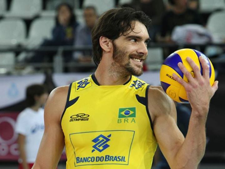 Giba é eleito o melhor jogador de vôlei do Brasil de todos os tempos em  votação