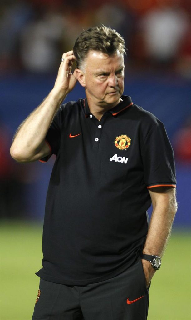 Jornal revela jogadores que Van Gaal dispensará do Manchester United