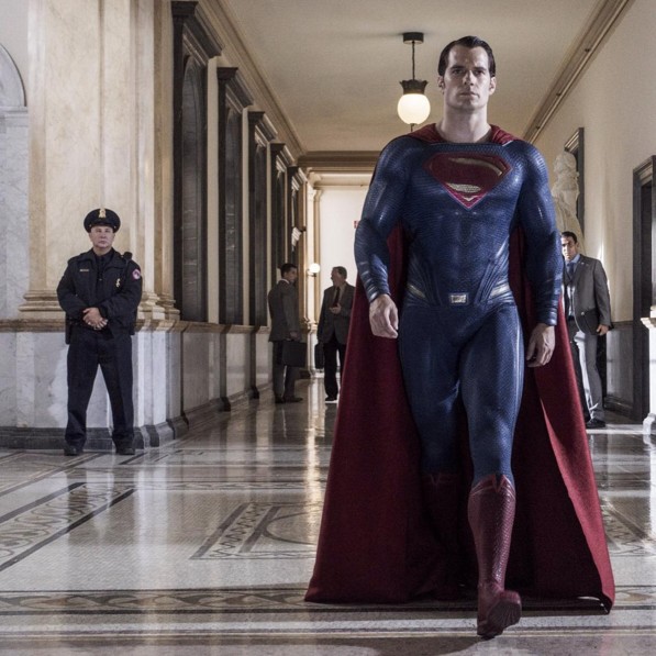 1ª imagem de Henry Cavill como Superman em 'Batman vs. Superman' é  divulgada - Guiame