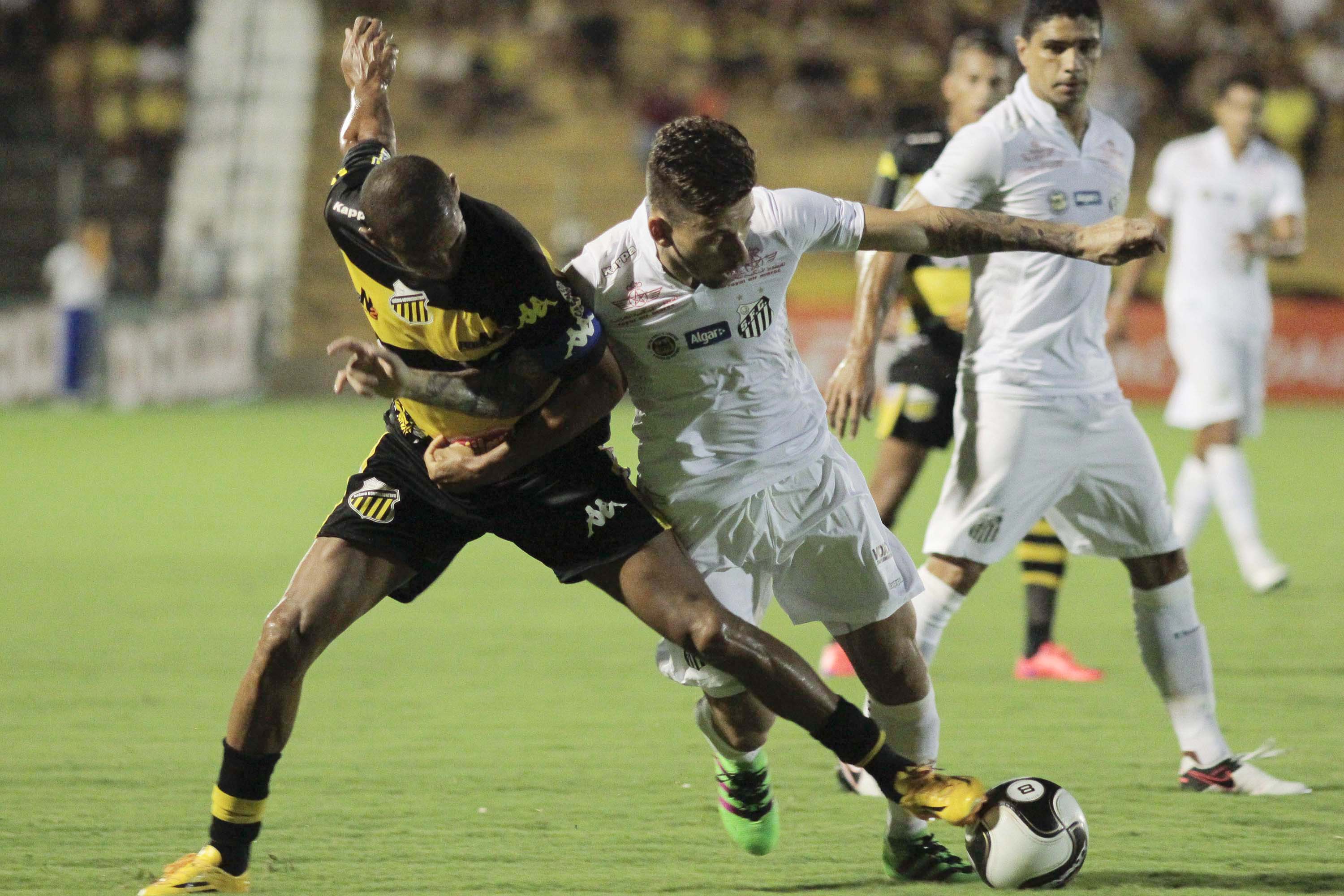 Santos leva virada, mas busca empate contra o Novorizontino em jogo de 6  gols