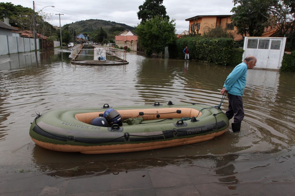 Temporais voltam a castigar o Rio Grande do Sul com chuva forte e granizo