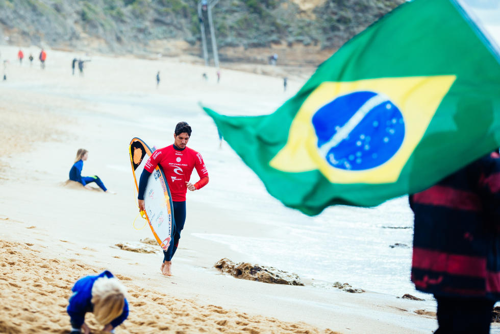 Gabriel Medina conquista título do Circuito Mundial de Surfe