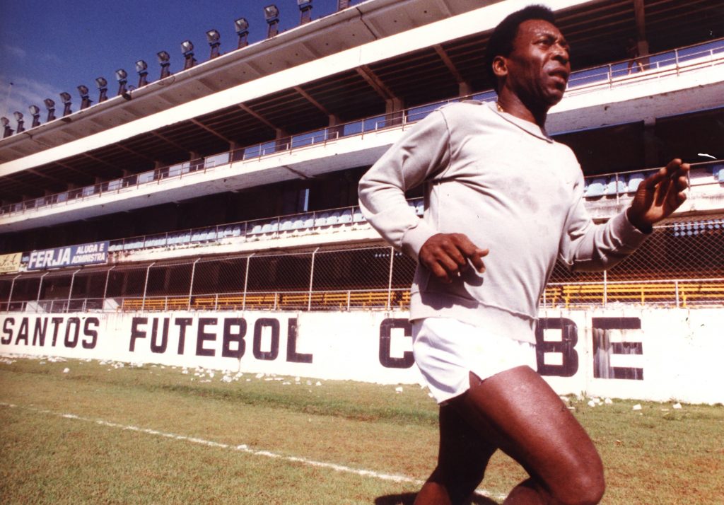 Rei do futebol: Pelé fez seu último jogo aos 50 anos, na Itália