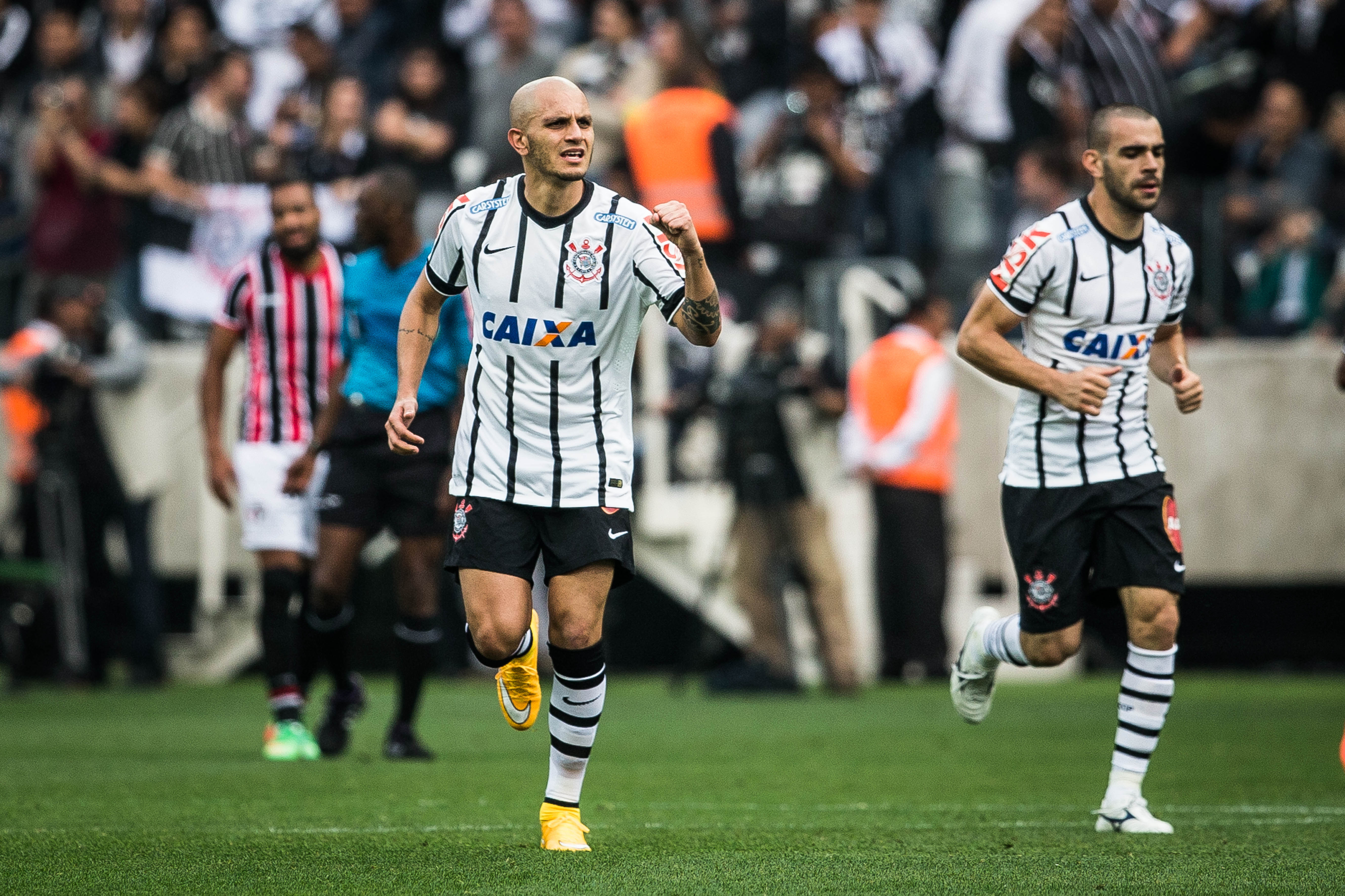 Corinthians leva empate do Santos no fim em Itaquera