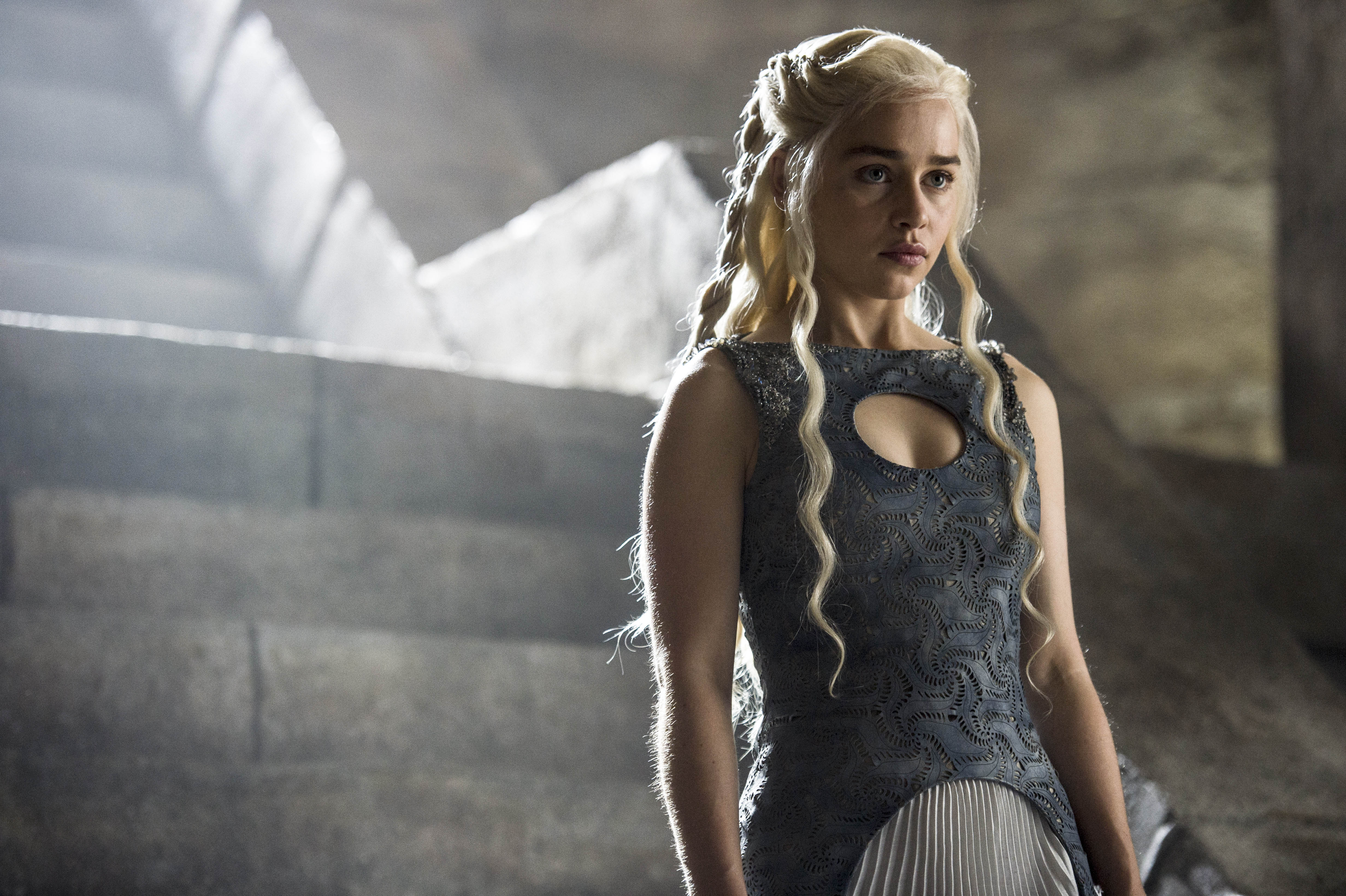 Emilia Clarke Critica Quem Assiste Game Of Thrones Apenas Pelas Cenas De Sexo Jovem Pan