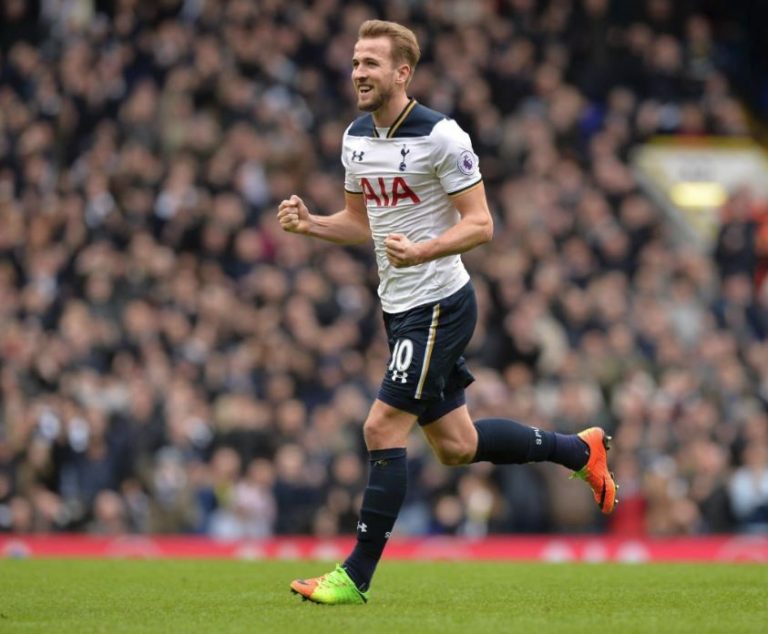 Harry Kane marcou três gols e assumiu a artilharia do Campeonato Inglês Jovem Pan Harry Kane marcou três gols e assumiu a artilharia do Campeonato Inglês Jovem Pan