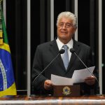 Perfil de Requião se atrapalha e posta um ‘auto-elogio’ no Twitter