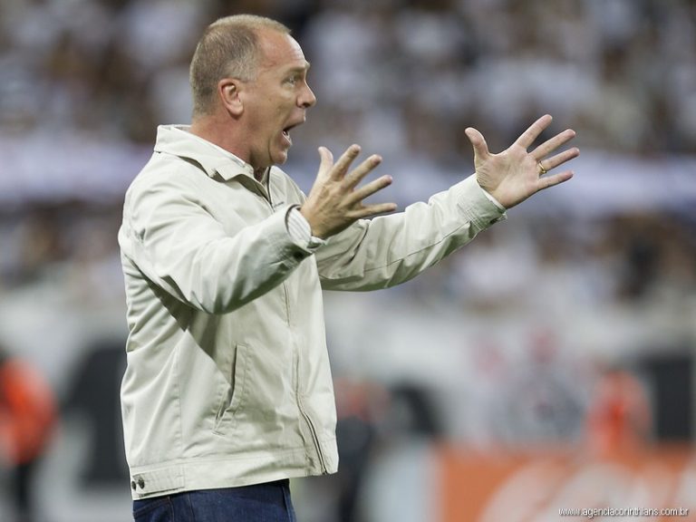 Mano Menezes relembra passagem pela seleção