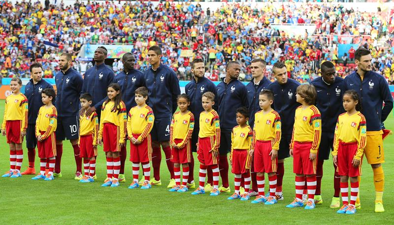 Torcedores da Tunísia vaiam hino da França em jogo da Copa do Mundo - ISTOÉ  DINHEIRO
