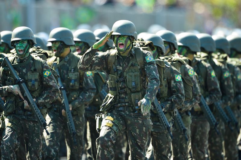 Brasileiros no exterior são obrigados ao alistamento militar