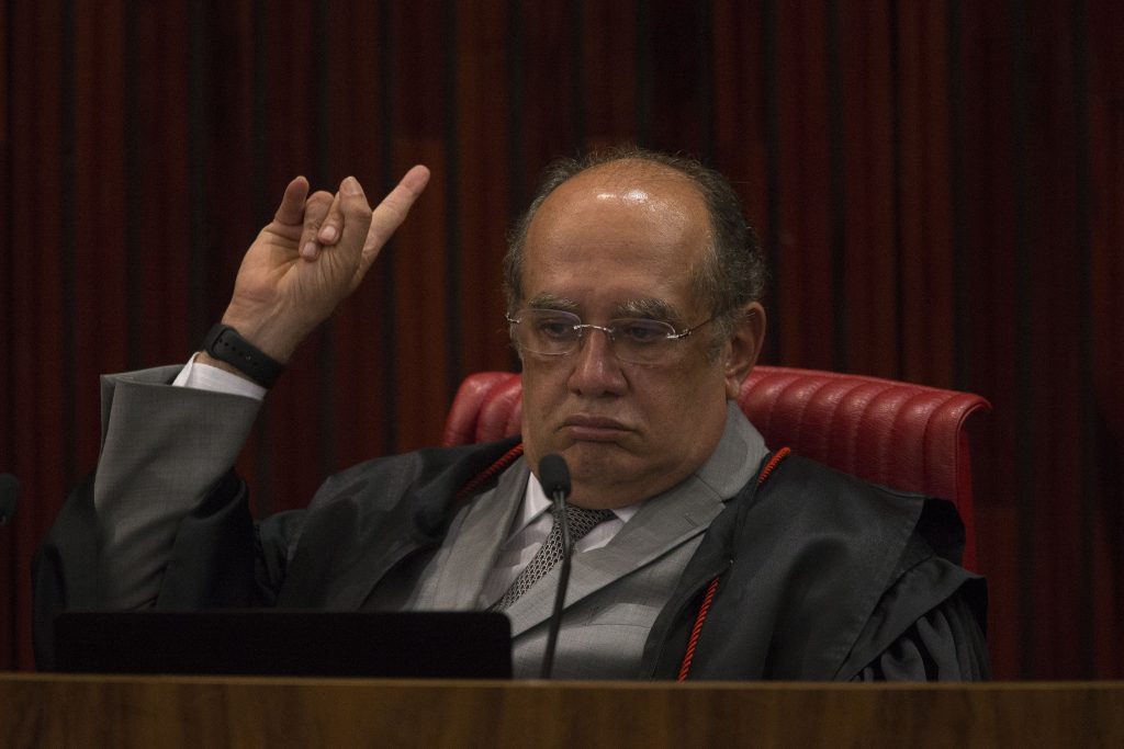Meu trabalho é exaustivo, mas não é escravo, diz Gilmar Mendes