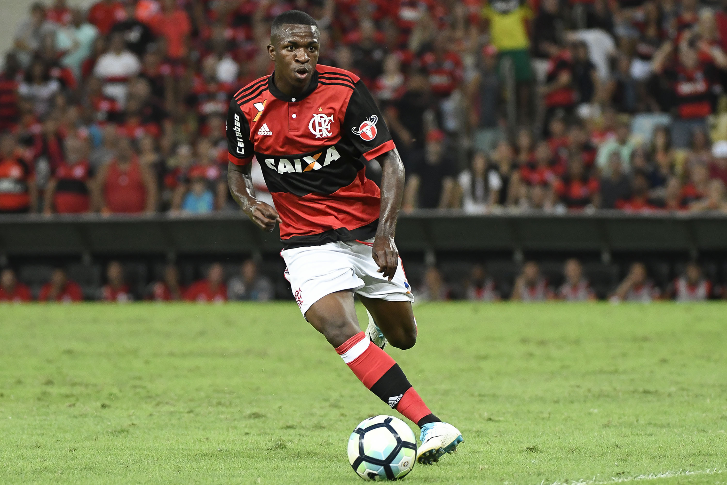 Flamengo dá aumento de salário e eleva multa de Vinícius Júnior para 45 mi  euros