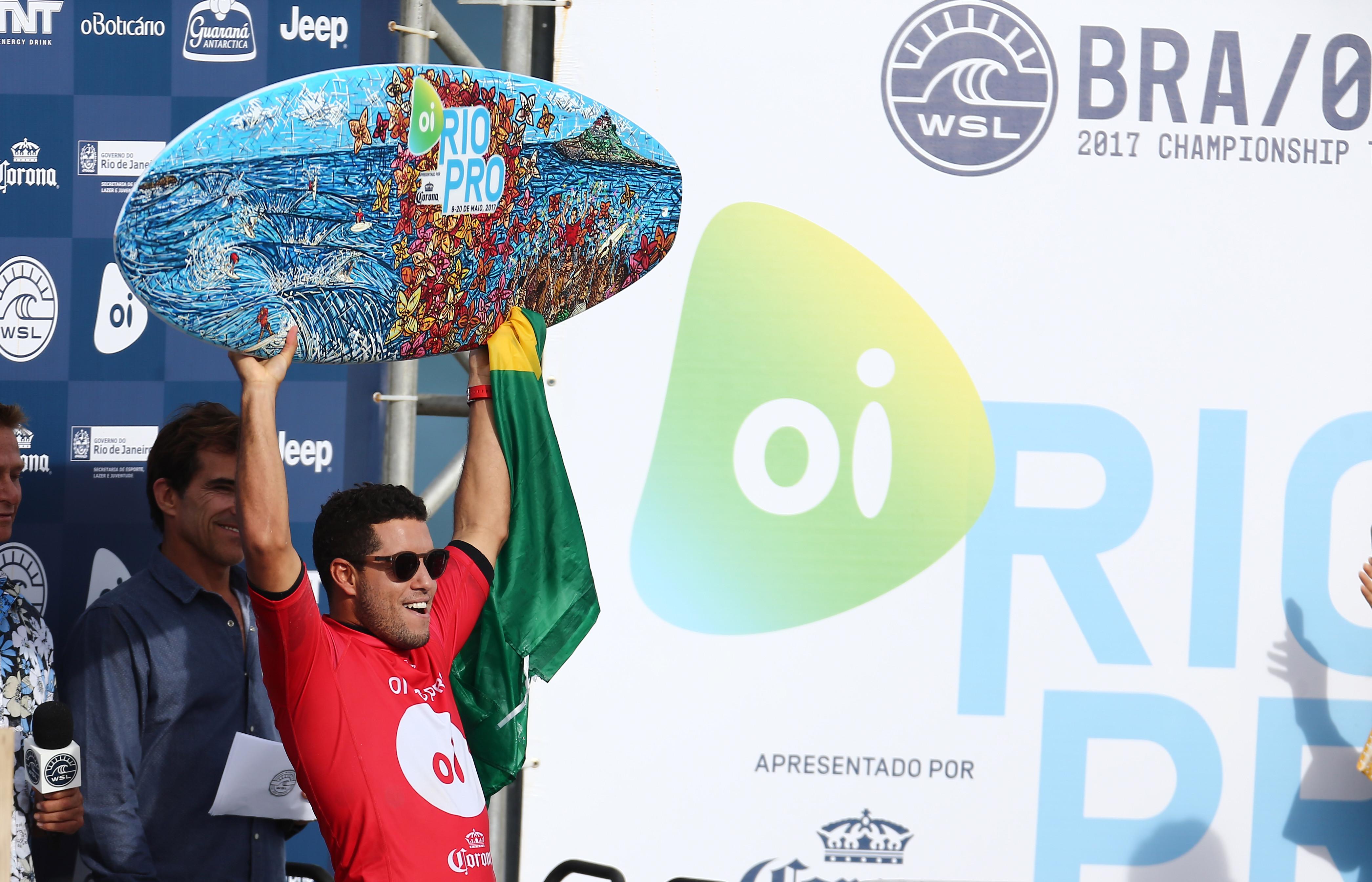 adriano de souza vence etapa brasileira do mundial de surfe