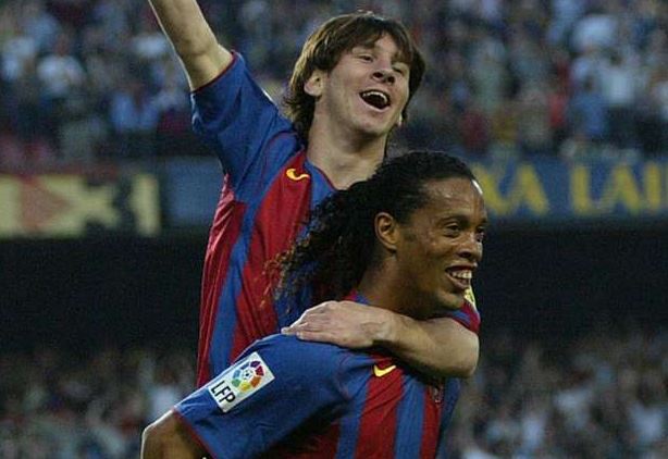 Ronaldinho e Messi jogaram juntos no Barcelona
