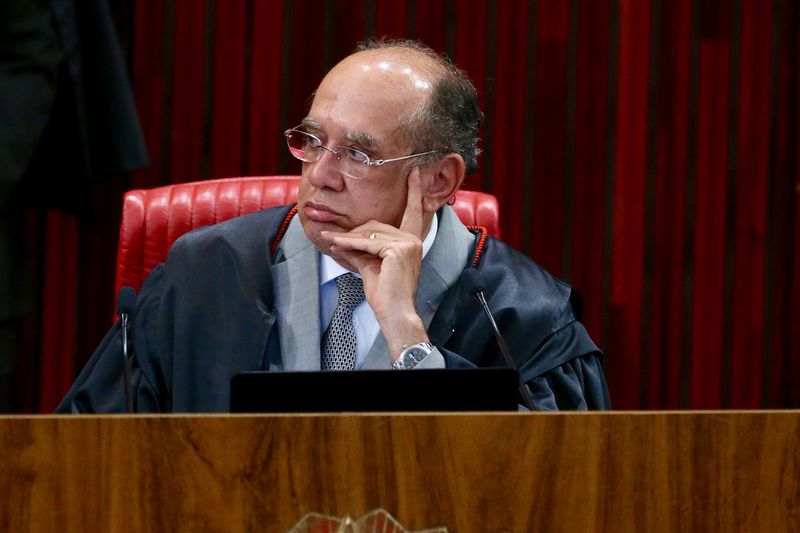 Ministro do STF ouve coro de fora Gilmar durante voo; veja o