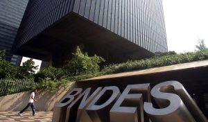 BNDES aprova financiamento de R$ 500 milhões para projetos de carros híbridos e elétricos da Volkswagen