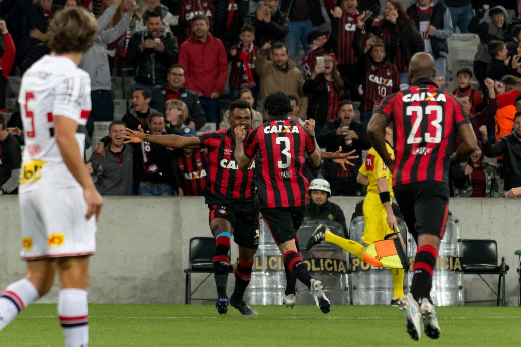 São paulo pressiona até o final, mas perde mais uma vez na arena da baixada – jovem pan