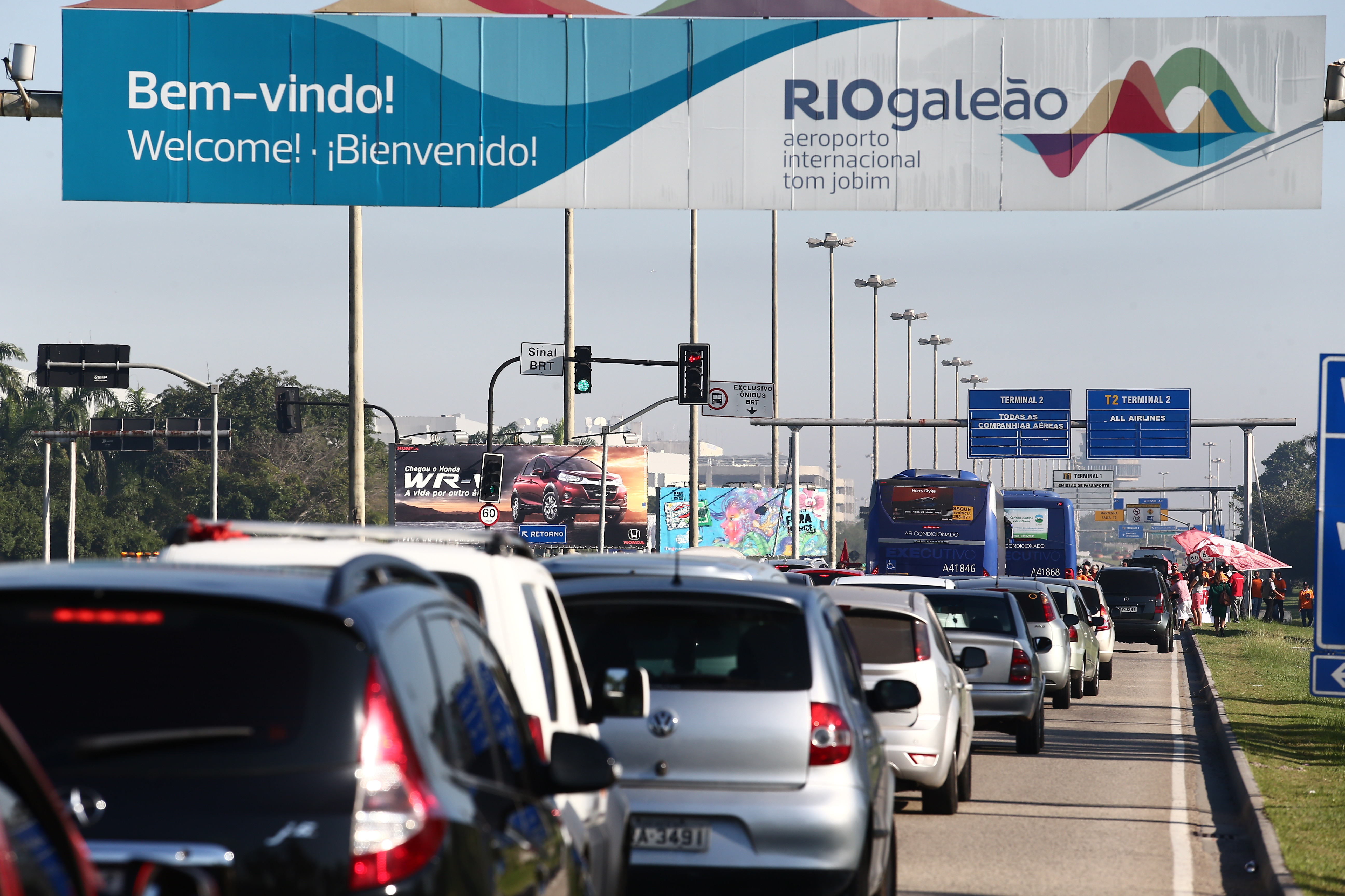 fila de carros na região do aeroporto Galeão