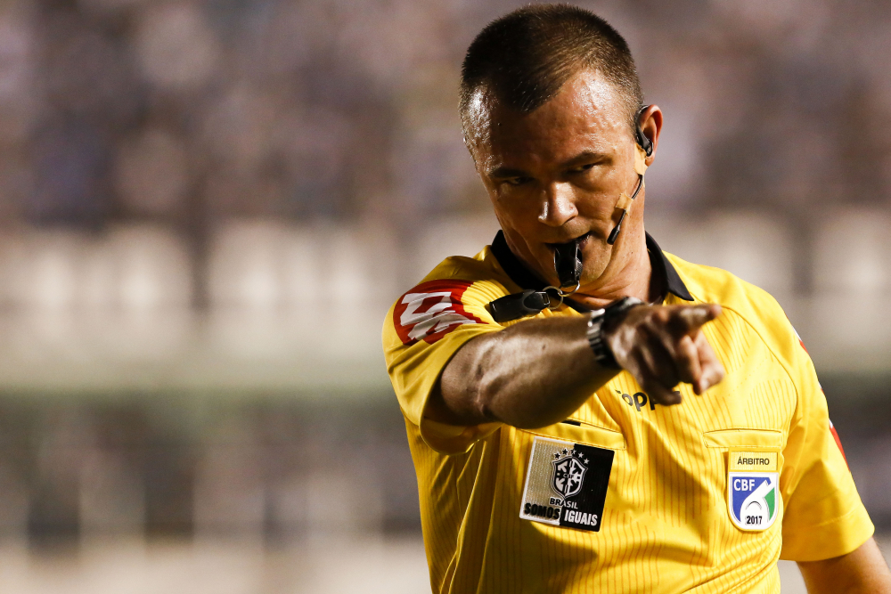 CBF bate o martelo e revela a equipe de arbitragem completa para São Paulo  x Grêmio