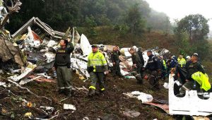 Destroços do avião que transportava a equipe da Chapecoense