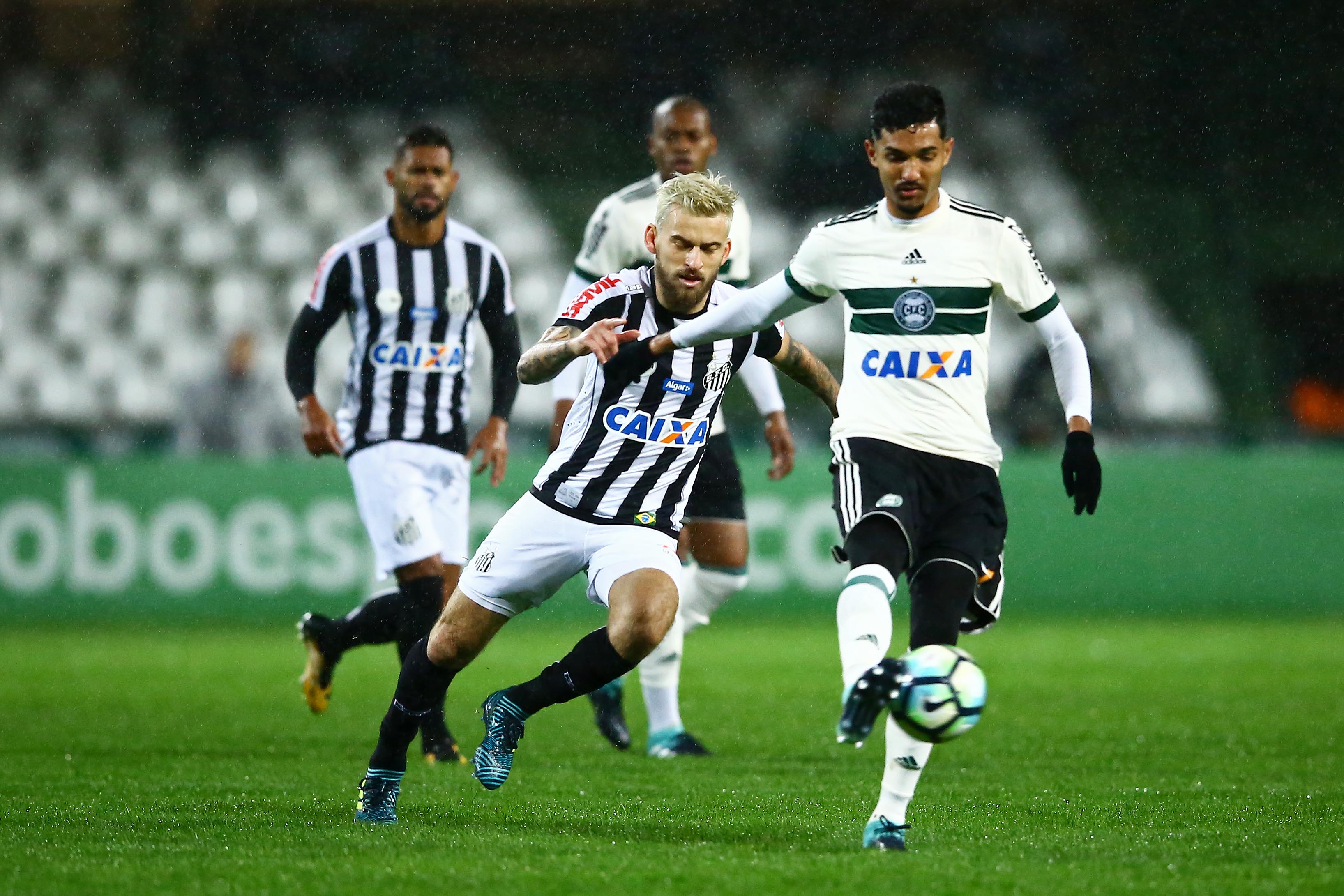 Em jogo de seis gols, Coritiba empata no Couto Pereira